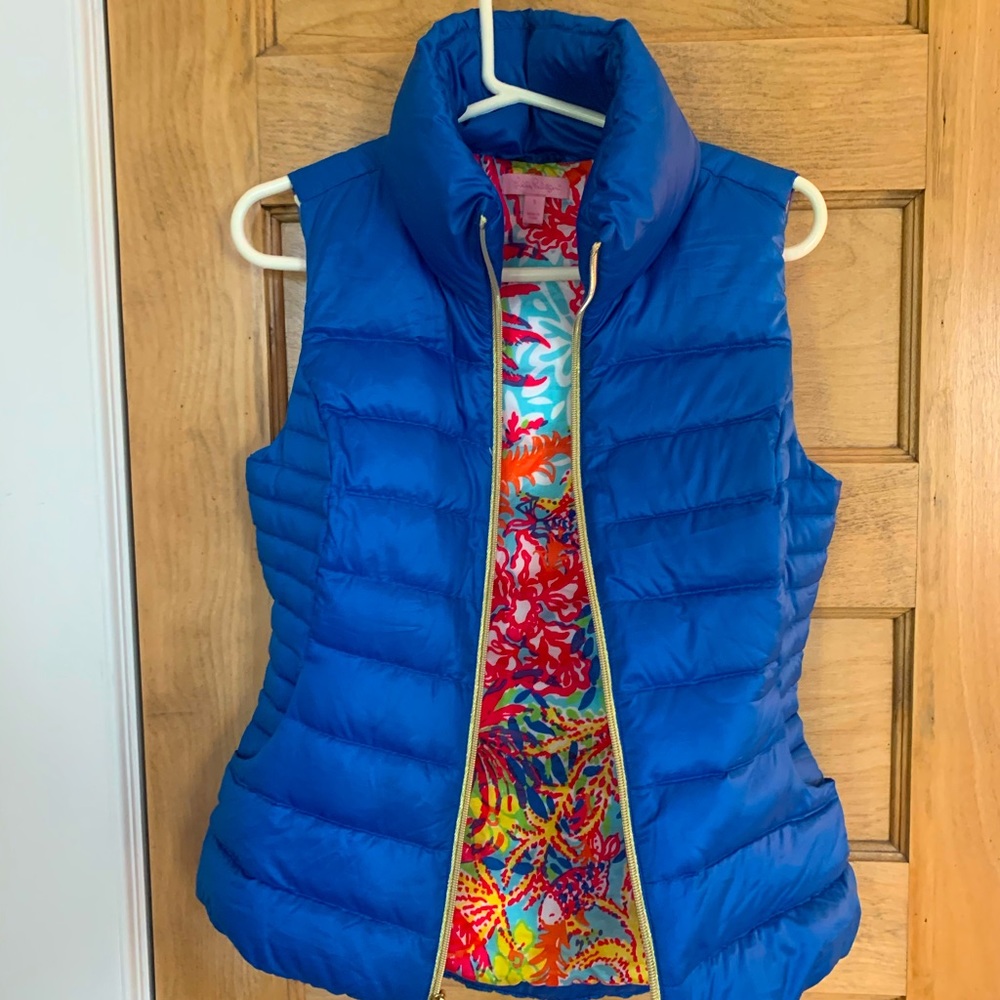 Lilly Pulitzer blue puffer vest with inside print